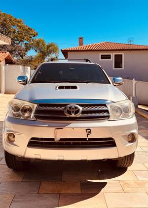 TOYOTA HILUX SW4 3.0 SRV 4X4 7 LUGARES 16V TURBO INTERCOOLER DIESEL 4P AUTOMÁTICO TOYOTA HILUX SW4 3.0 SRV 4X4 7 LUGARES 16V TURBO INTERCOOLER DIESEL 4P AUTOMÁTICO